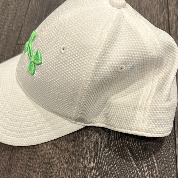 Under Armour Kids Cap in White with Green Logo - Picture 4 of 5